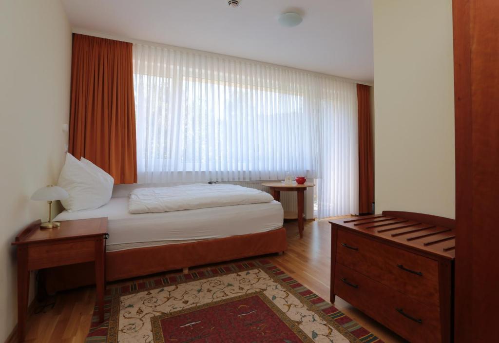 Hotel Am Rossberg Altenahr Exterior photo