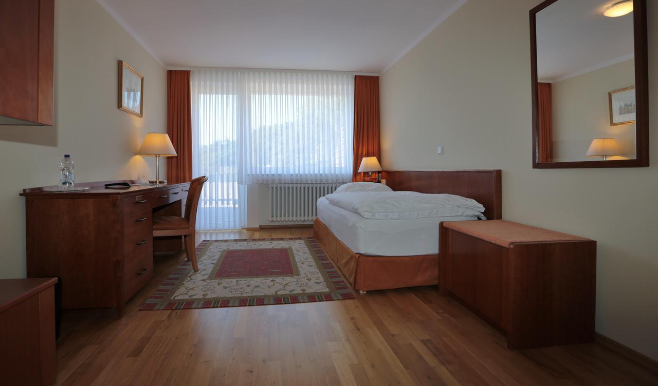 Hotel Am Rossberg Altenahr Exterior photo